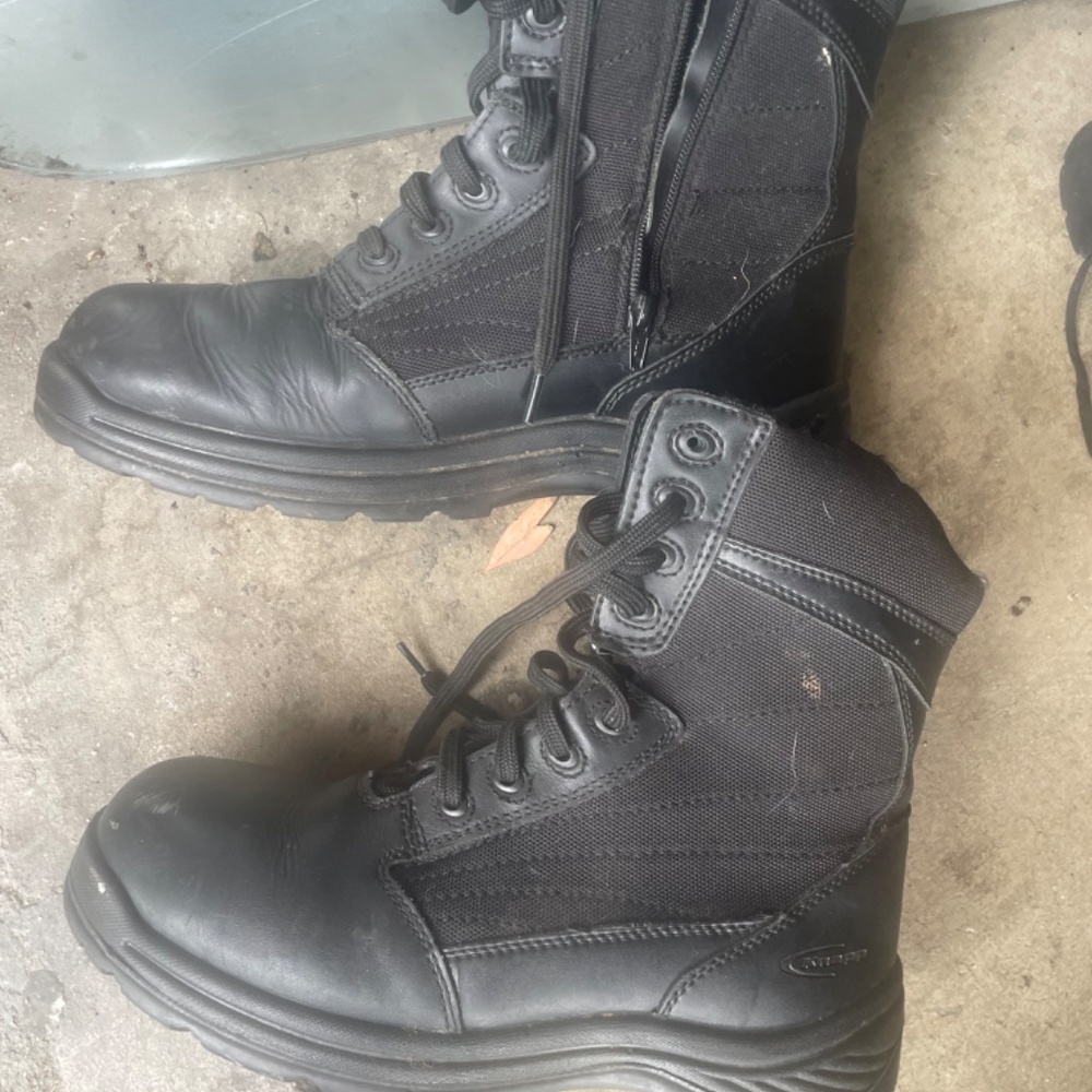 Work boots - Picture 2 of 3